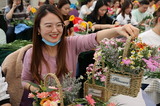 银川经开区税务局庆祝三八国际妇女节艺术插花活动